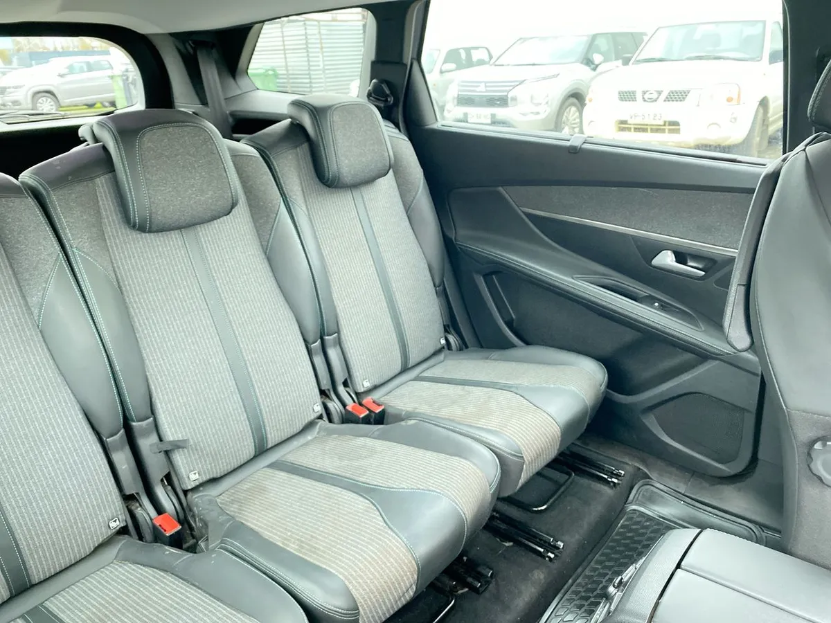 Peugeot 5008 1.5 Allure Pack Bluehdi Diesel 4x2 130 Eat8 5p año 2021