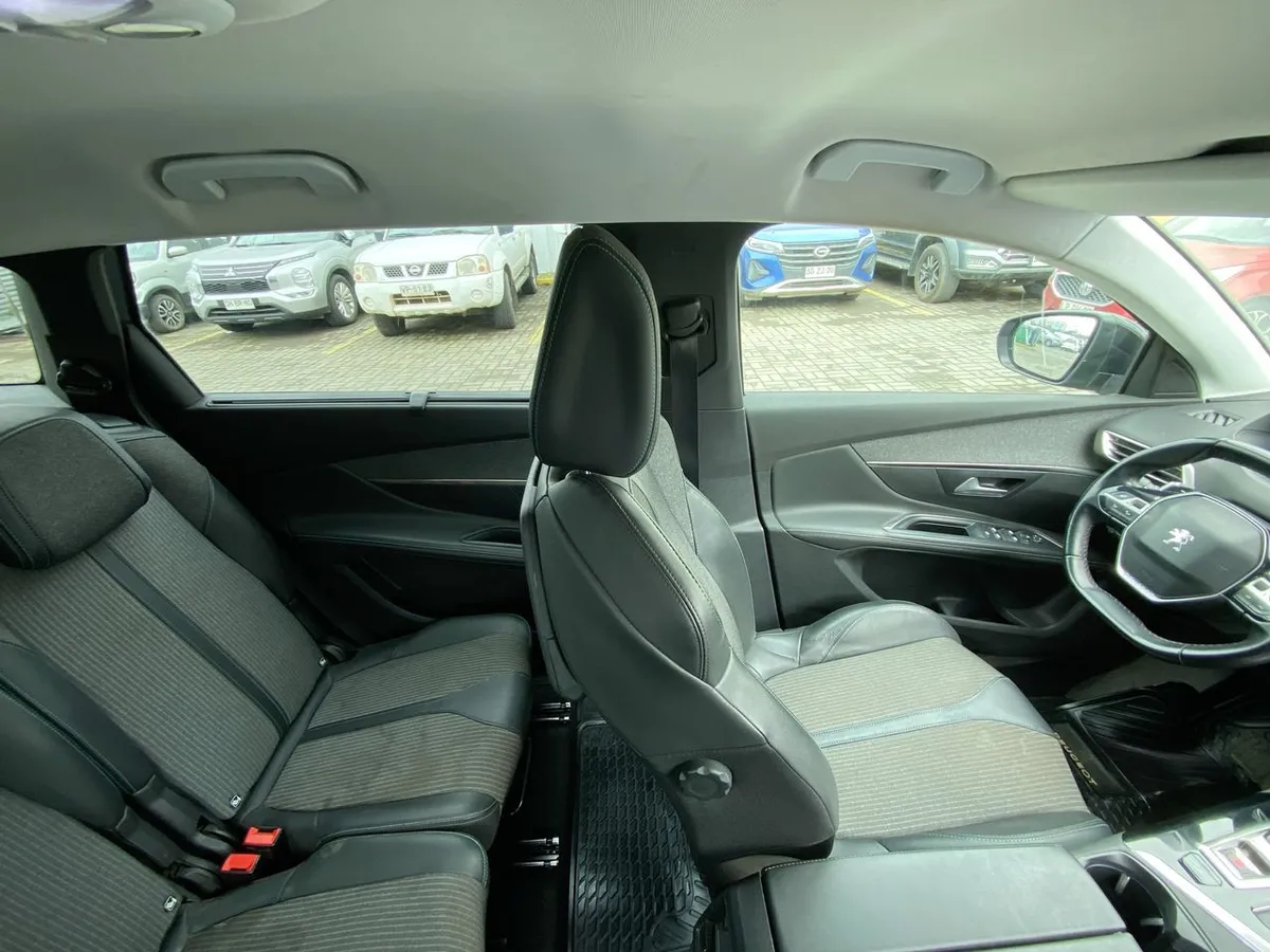 Peugeot 5008 1.5 Allure Pack Bluehdi Diesel 4x2 130 Eat8 5p año 2021