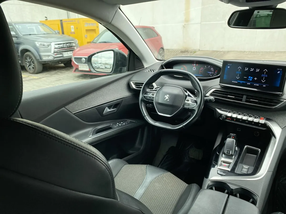 Peugeot 5008 1.5 Allure Pack Bluehdi Diesel 4x2 130 Eat8 5p año 2021