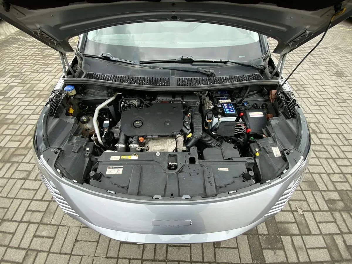 Peugeot 5008 1.5 Allure Pack Bluehdi Diesel 4x2 130 Eat8 5p año 2021