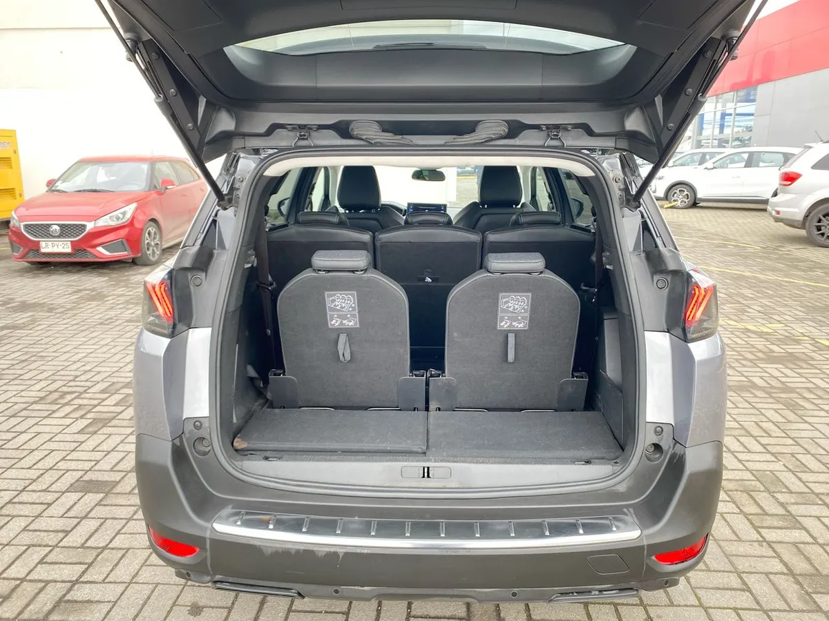 Peugeot 5008 1.5 Allure Pack Bluehdi Diesel 4x2 130 Eat8 5p año 2021