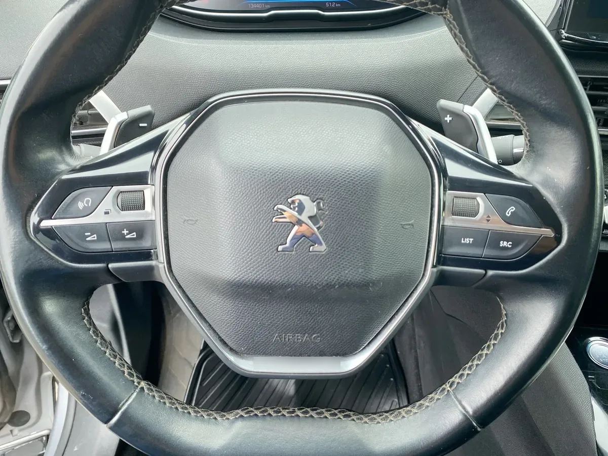 Peugeot 5008 1.5 Allure Pack Bluehdi Diesel 4x2 130 Eat8 5p año 2021