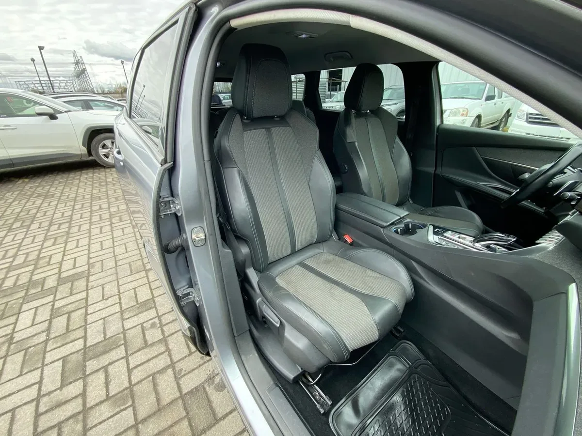 Peugeot 5008 1.5 Allure Pack Bluehdi Diesel 4x2 130 Eat8 5p año 2021