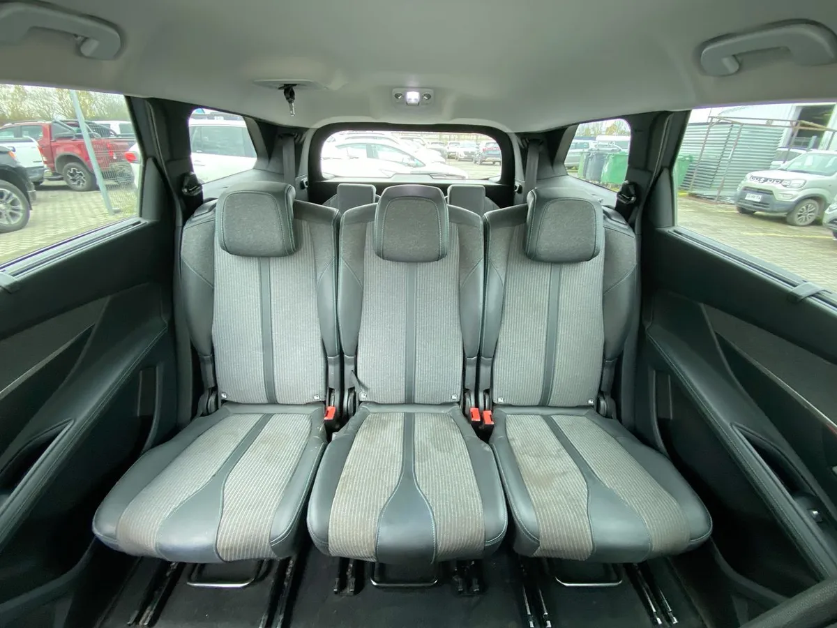 Peugeot 5008 1.5 Allure Pack Bluehdi Diesel 4x2 130 Eat8 5p año 2021