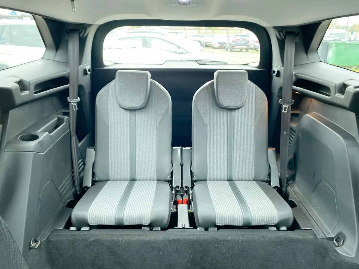 Peugeot 5008 1.5 Allure Pack Bluehdi Diesel 4x2 130 Eat8 5p año 2021