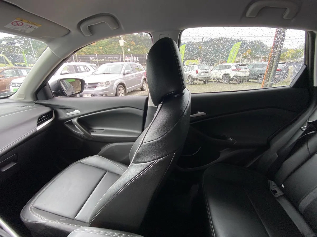 Chevrolet Tracker 1.2t Ltz R 4x2 At 5p año 2026