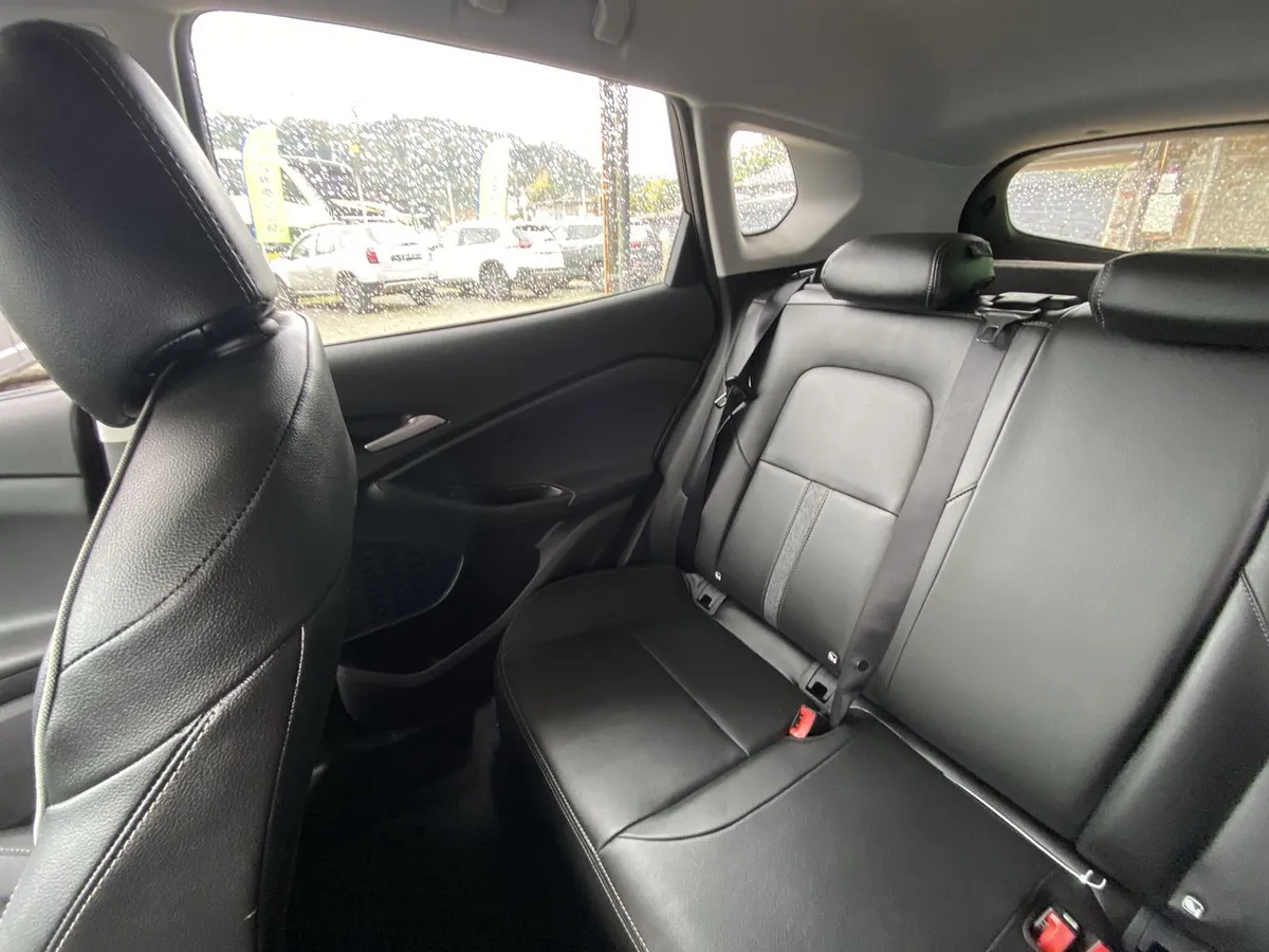 Chevrolet Tracker 1.2t Ltz R 4x2 At 5p año 2026