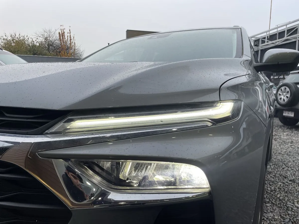 Chevrolet Tracker 1.2t Ltz R 4x2 At 5p año 2026