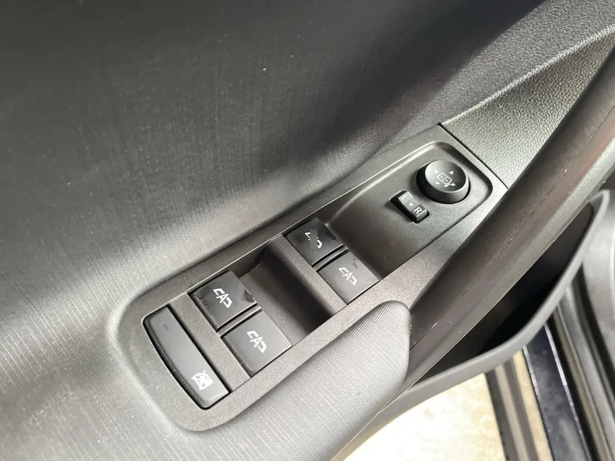 Chevrolet Tracker 1.2t Ltz R 4x2 At 5p año 2026