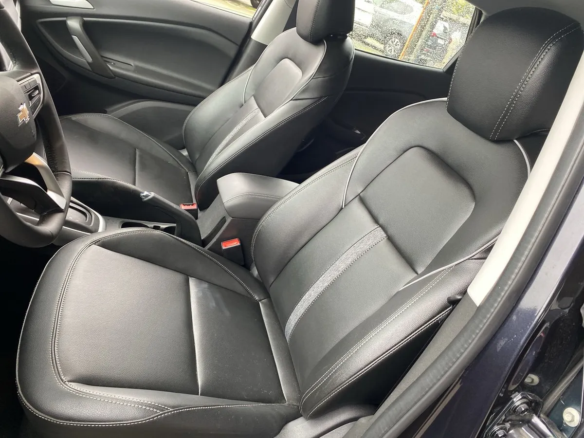 Chevrolet Tracker 1.2t Ltz R 4x2 At 5p año 2026