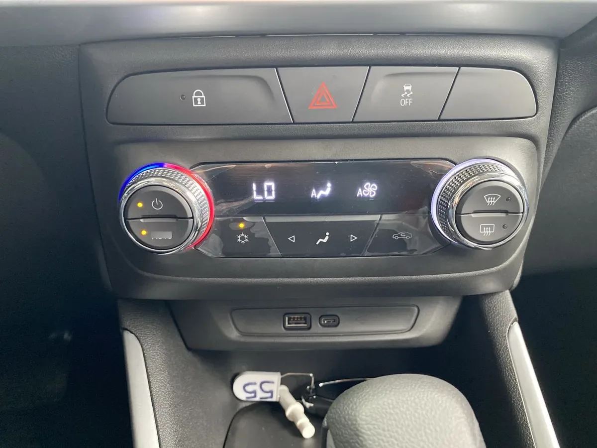 Chevrolet Tracker 1.2t Ltz R 4x2 At 5p año 2026