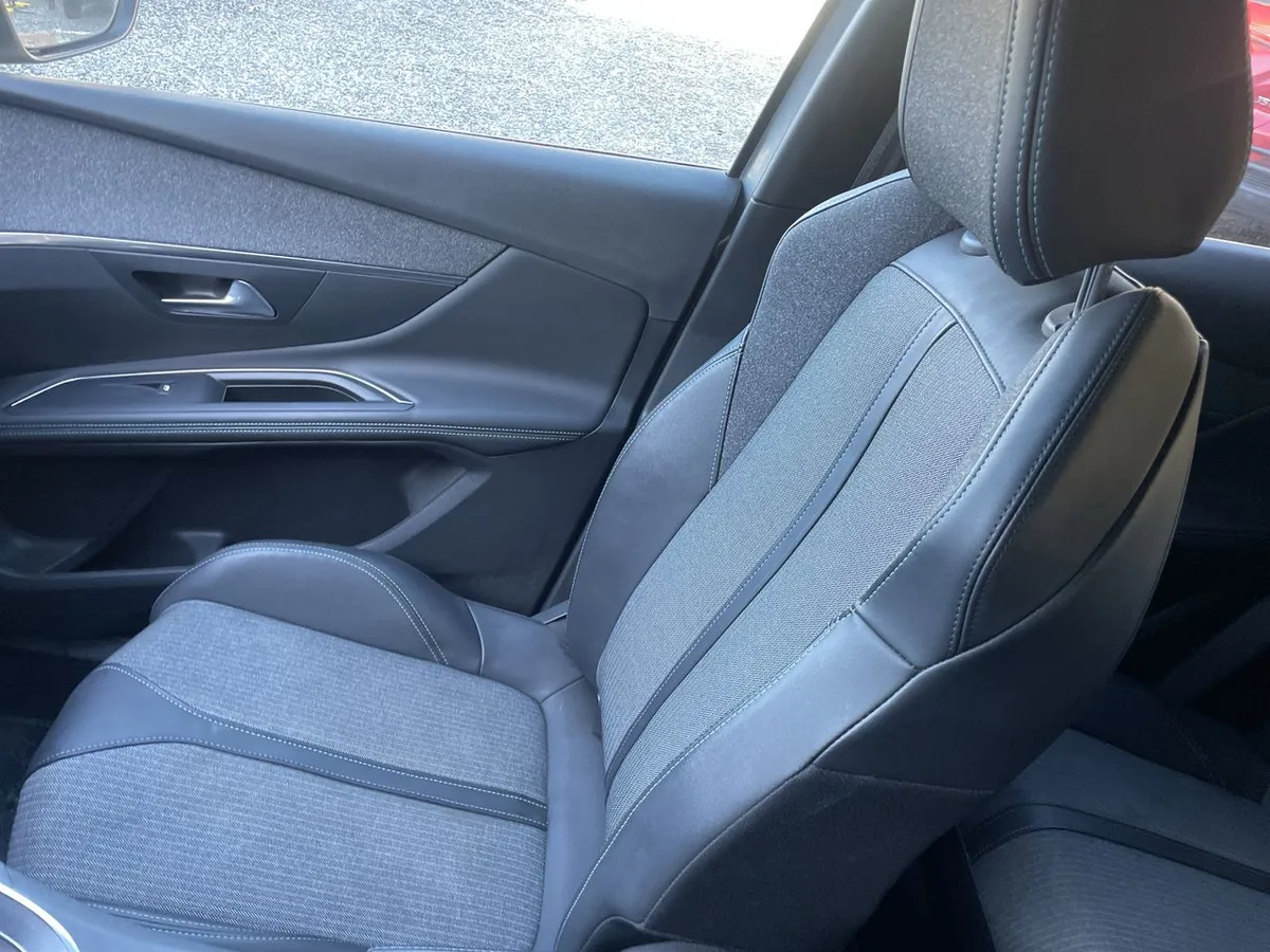 Peugeot 3008 1.5 Allure Pack Bluehdi 130 4x2 Eat8 5p año 2024