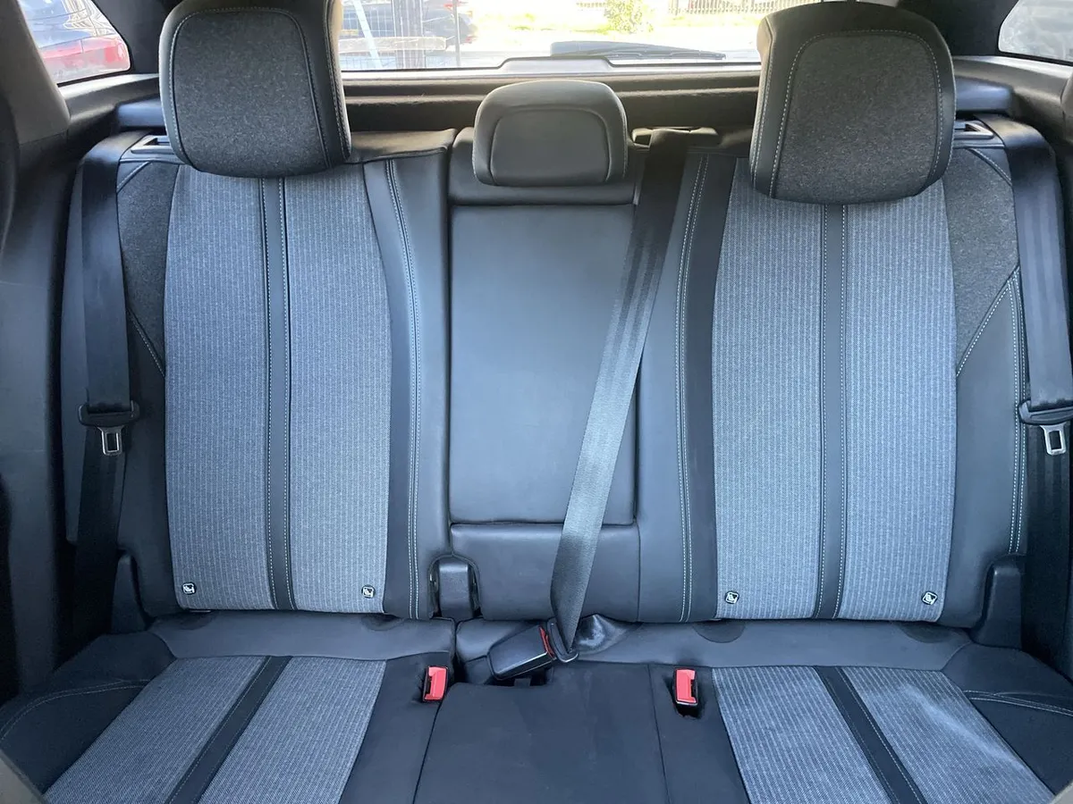 Peugeot 3008 1.5 Allure Pack Bluehdi 130 4x2 Eat8 5p año 2024