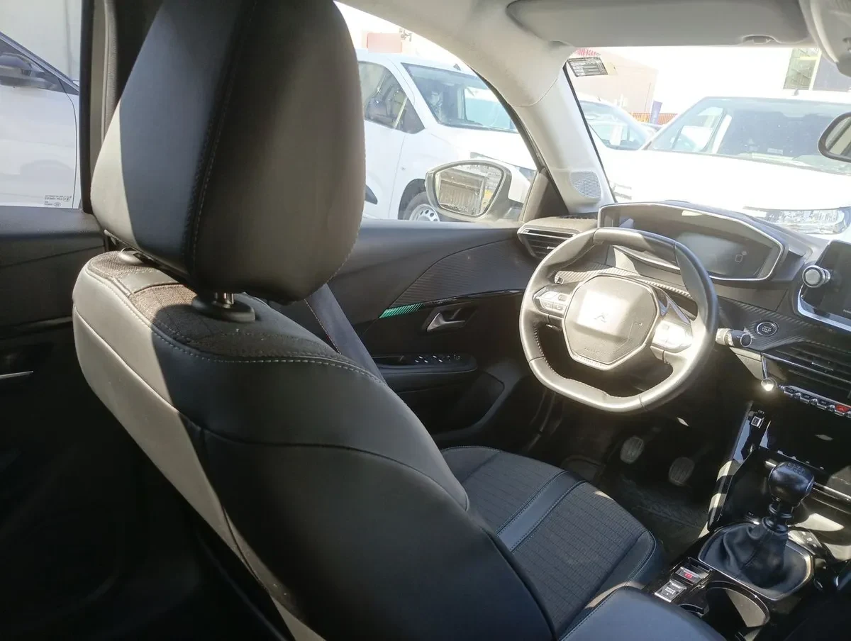 Peugeot 208 1.2 Puretech Allure Pack 4x2 100 Mt 5p año 2022