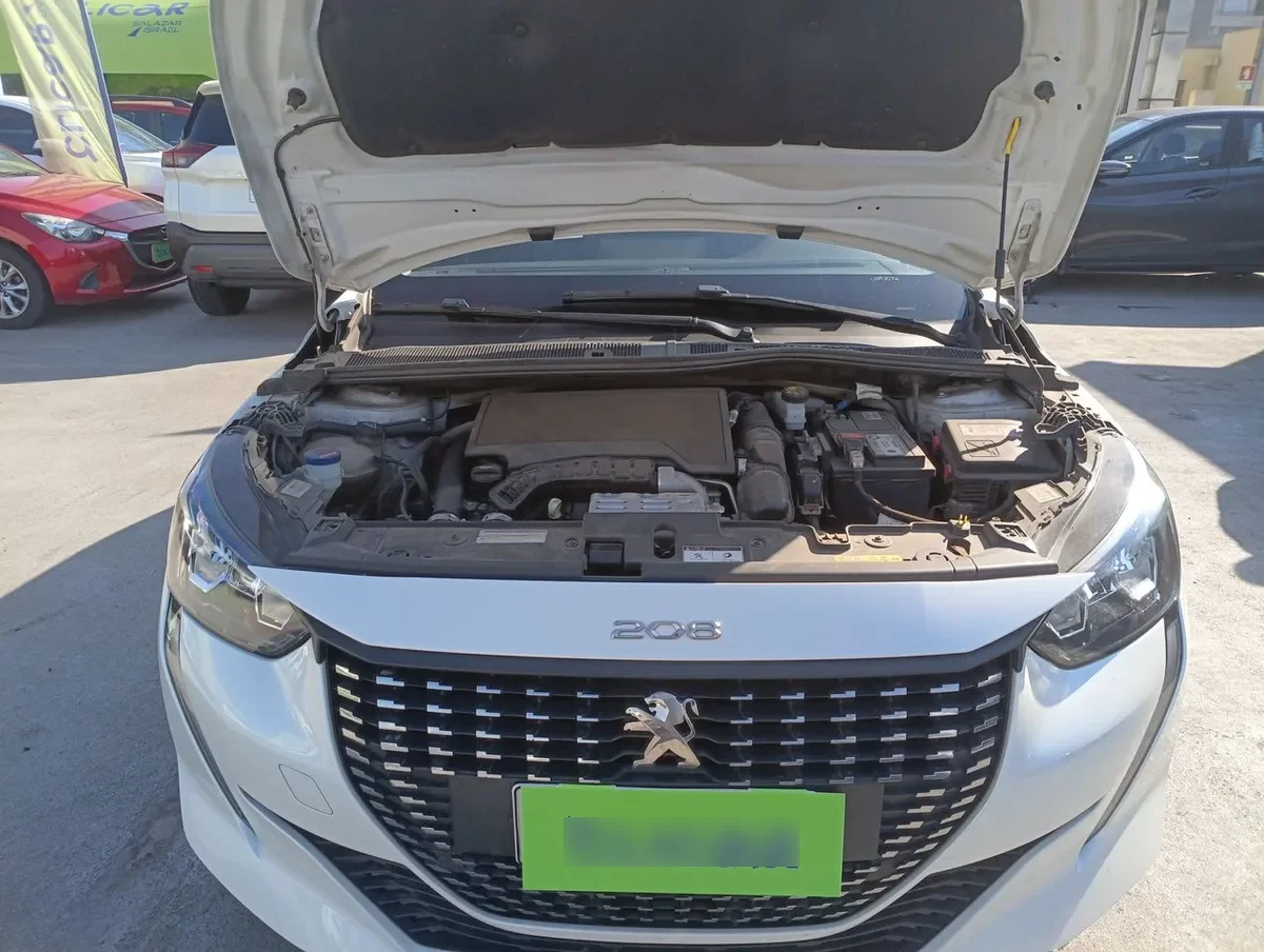 Peugeot 208 1.2 Puretech Allure Pack 4x2 100 Mt 5p año 2022