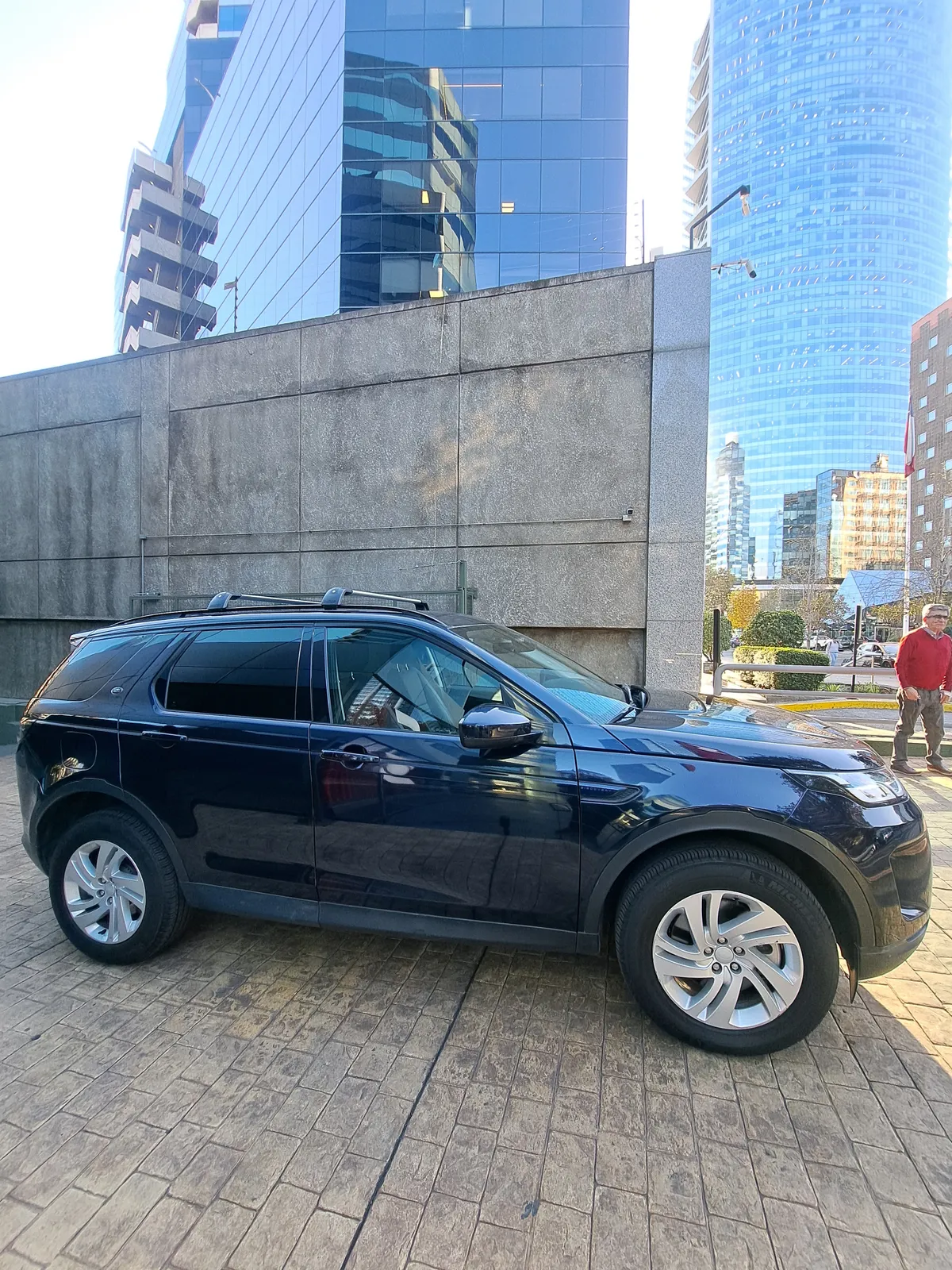 Land Rover Discovery 2.0 I R-Dynamic S At 4x4 año 2023