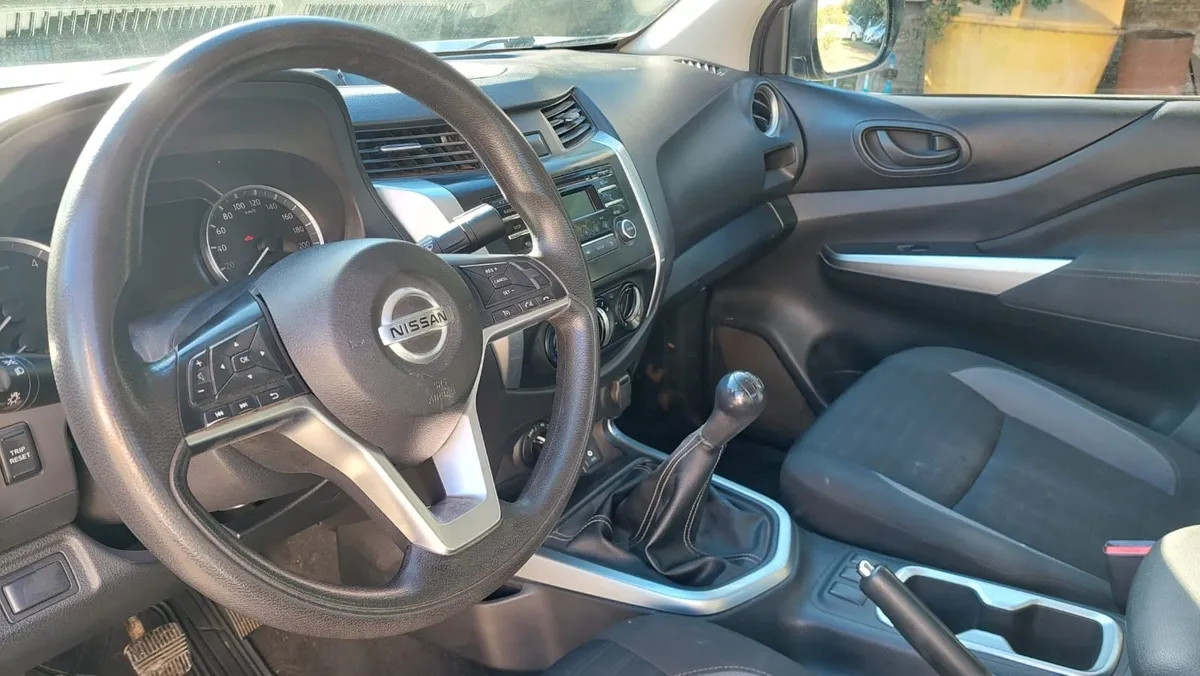 NISSAN NAVARA 2.3 Sc S Mt 4x4 Diesel año 2022