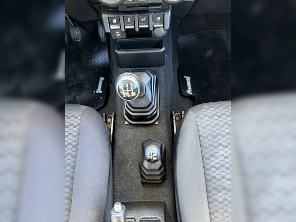 Suzuki Jimny 1.5 Gl 4x4 Mt 3p año 2022