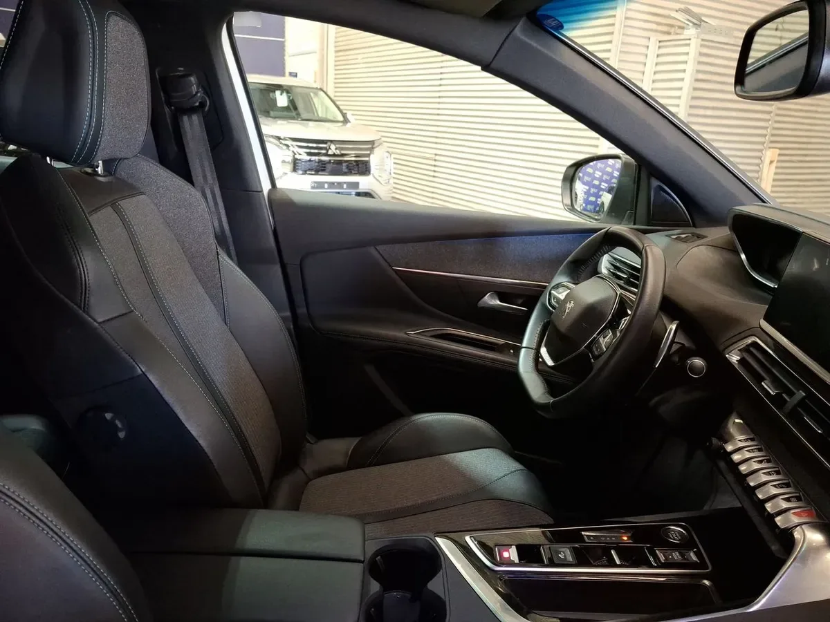 Peugeot 3008 1.5 Allure Pack Bluehdi 130 4x2 Eat8 5p año 2024