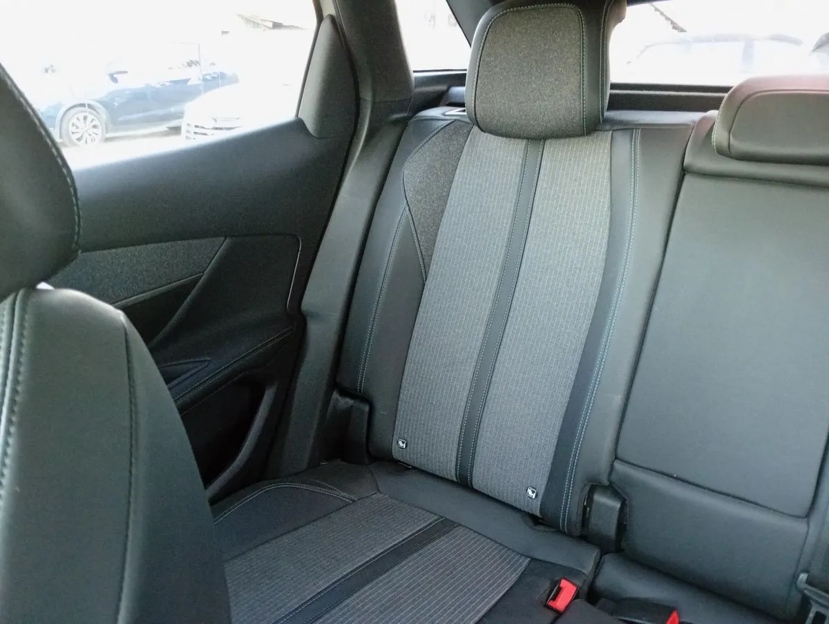 Peugeot 3008 1.5 Allure Pack Bluehdi 130 4x2 Eat8 5p año 2024