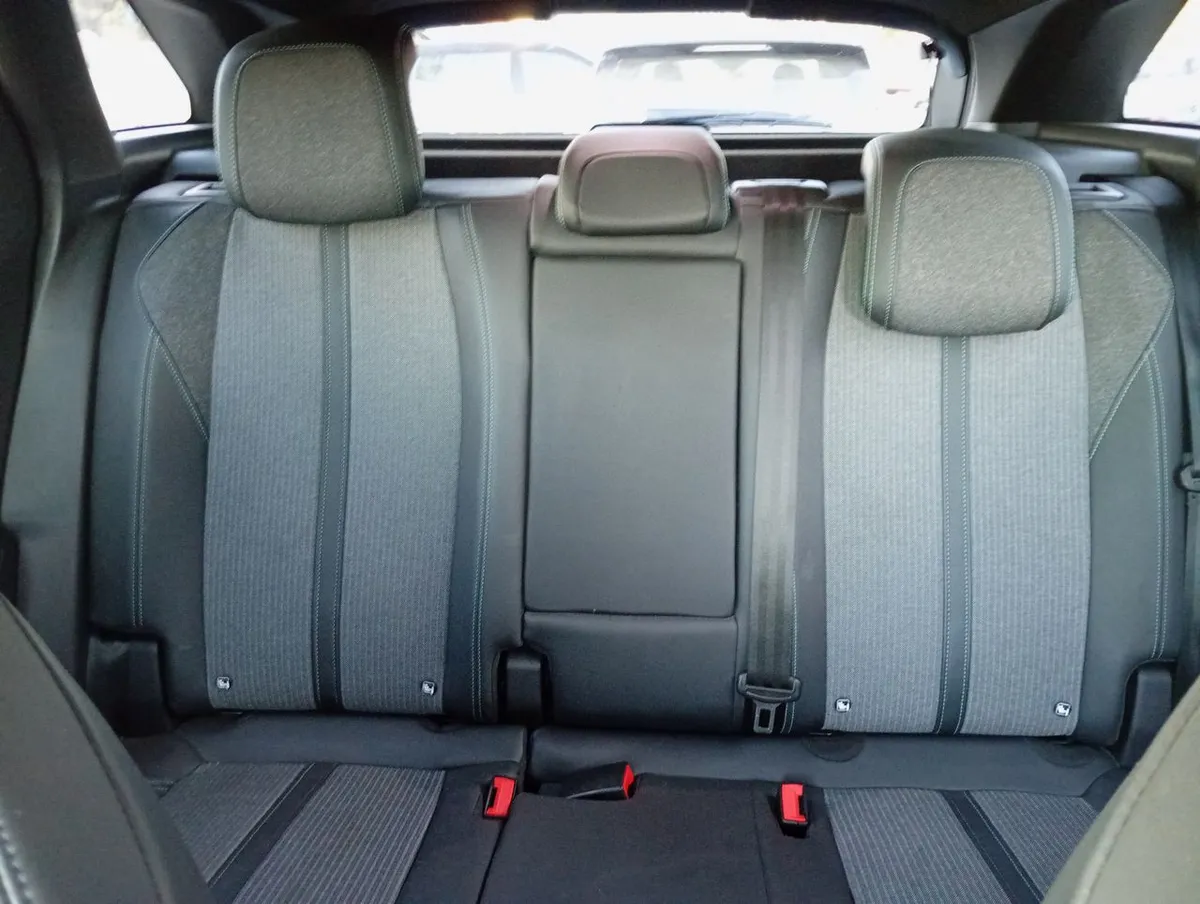 Peugeot 3008 1.5 Allure Pack Bluehdi 130 4x2 Eat8 5p año 2024