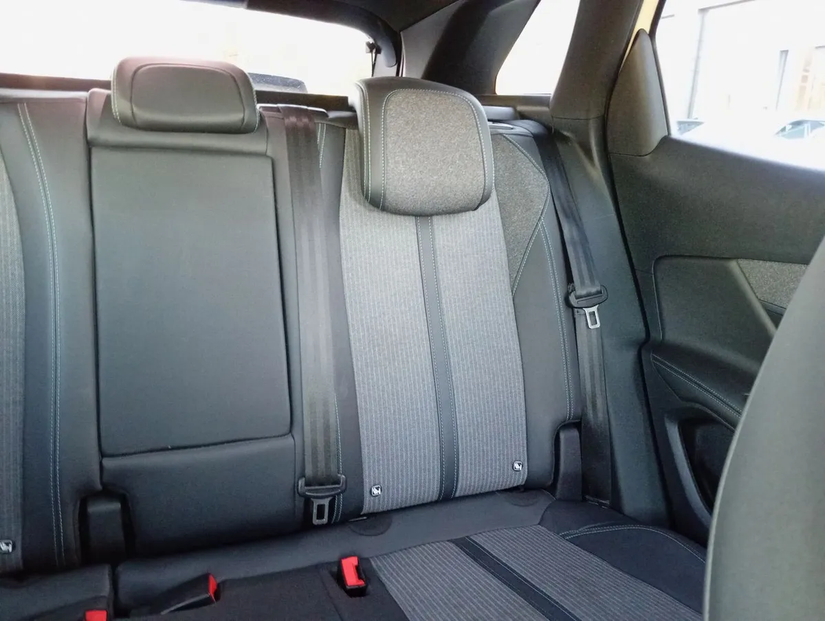 Peugeot 3008 1.5 Allure Pack Bluehdi 130 4x2 Eat8 5p año 2024