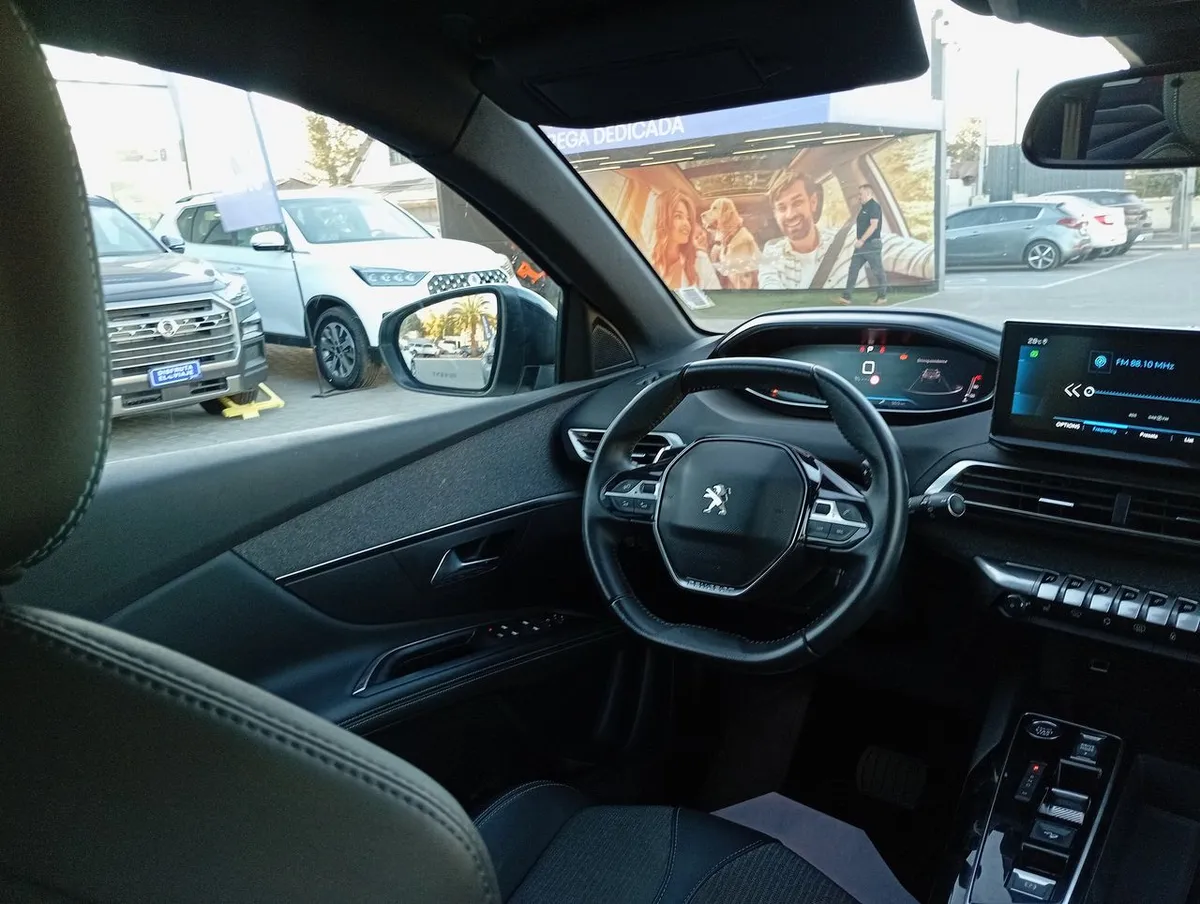 Peugeot 3008 1.5 Allure Pack Bluehdi 130 4x2 Eat8 5p año 2024