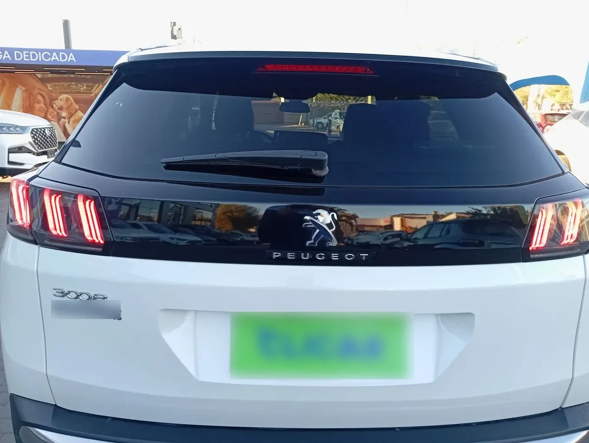 Peugeot 3008 1.5 Allure Pack Bluehdi 130 4x2 Eat8 5p año 2024