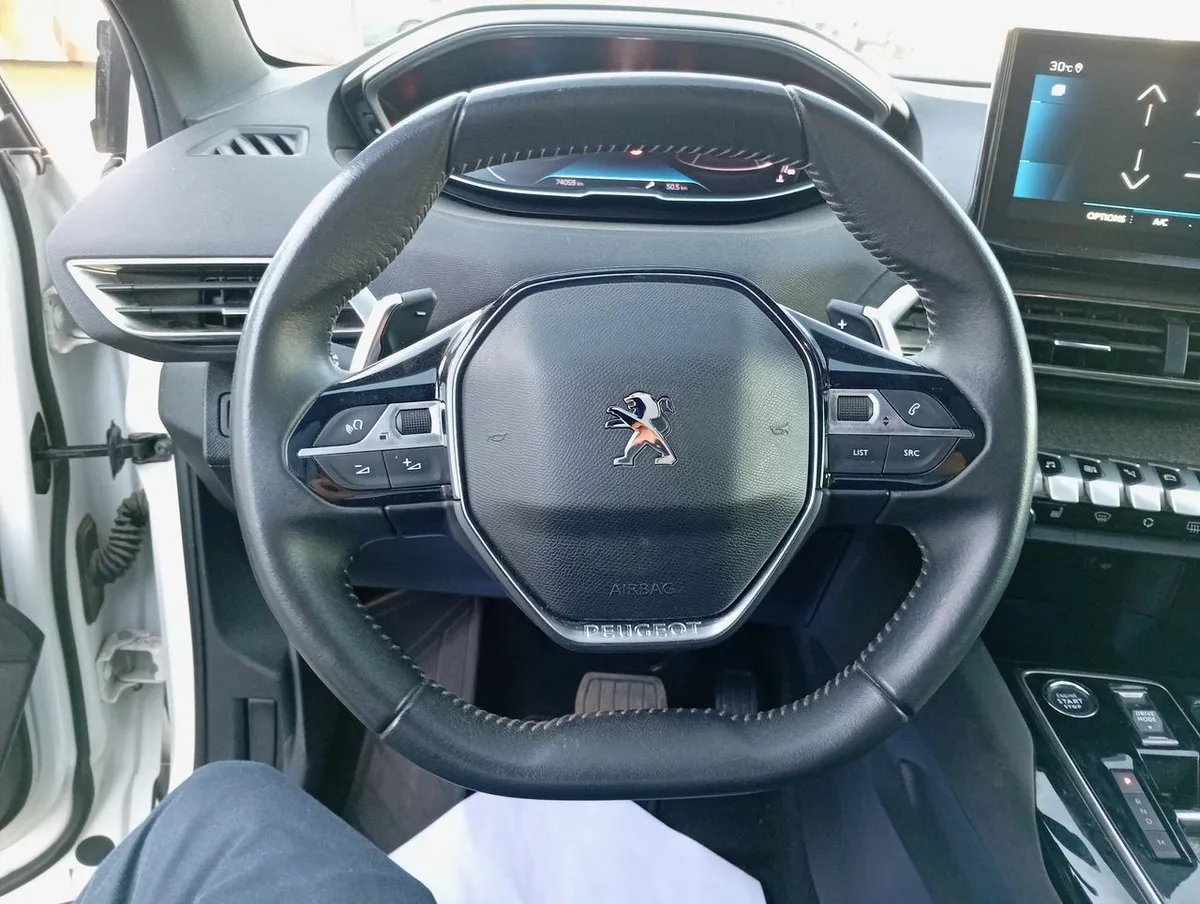 Peugeot 3008 1.5 Allure Pack Bluehdi 130 4x2 Eat8 5p año 2024