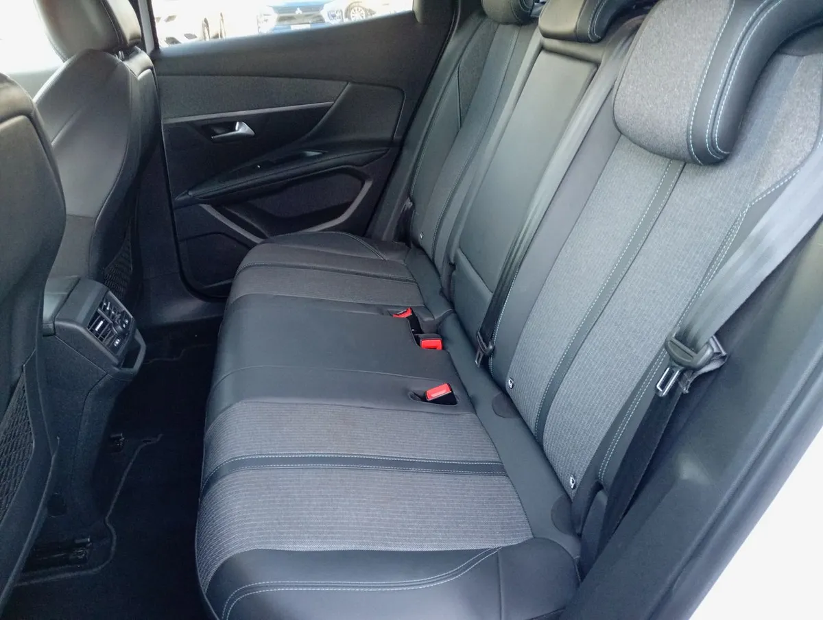 Peugeot 3008 1.5 Allure Pack Bluehdi 130 4x2 Eat8 5p año 2024