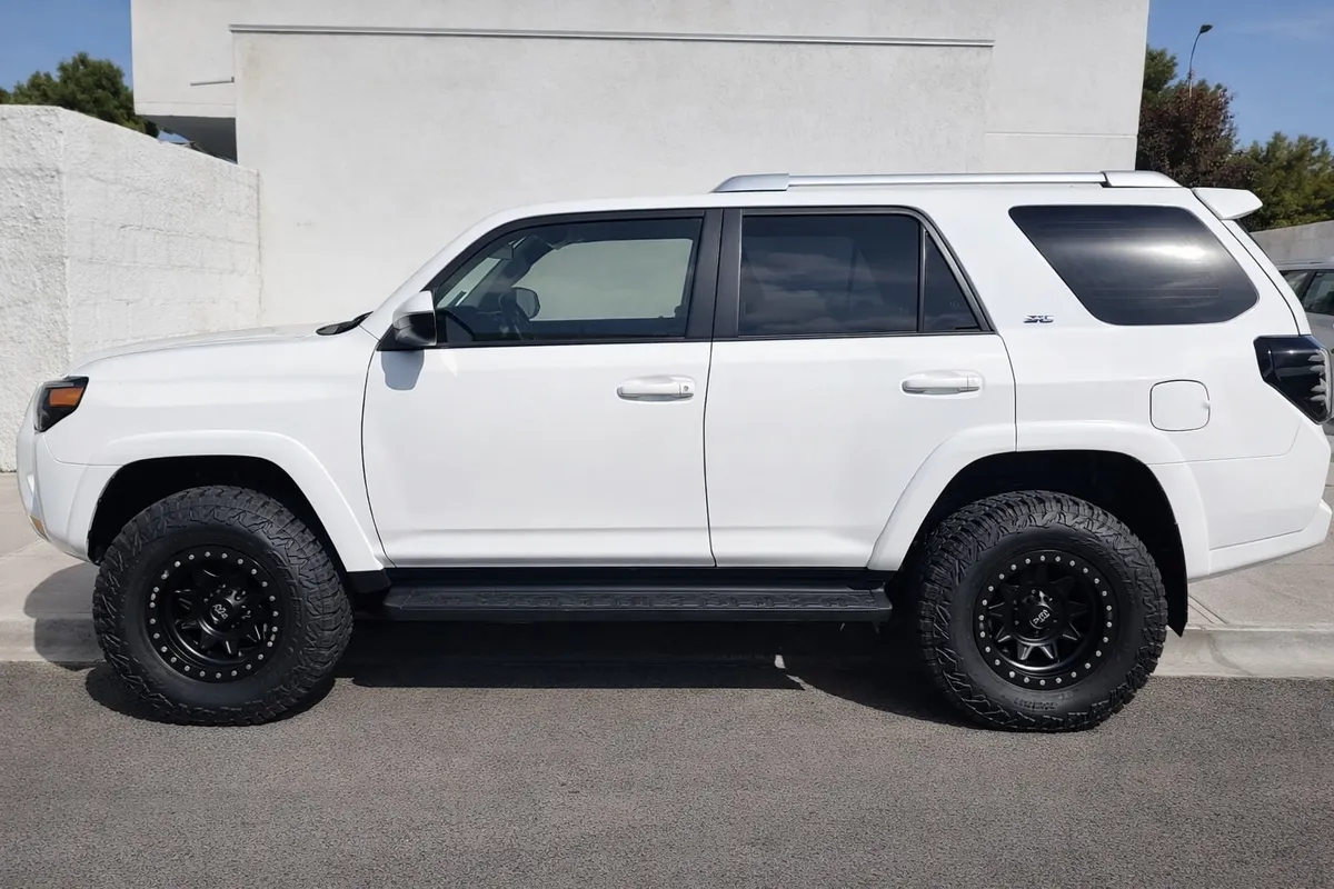 Toyota  4runner 4.0 Sr5 Mv Auto 4wd año 2024