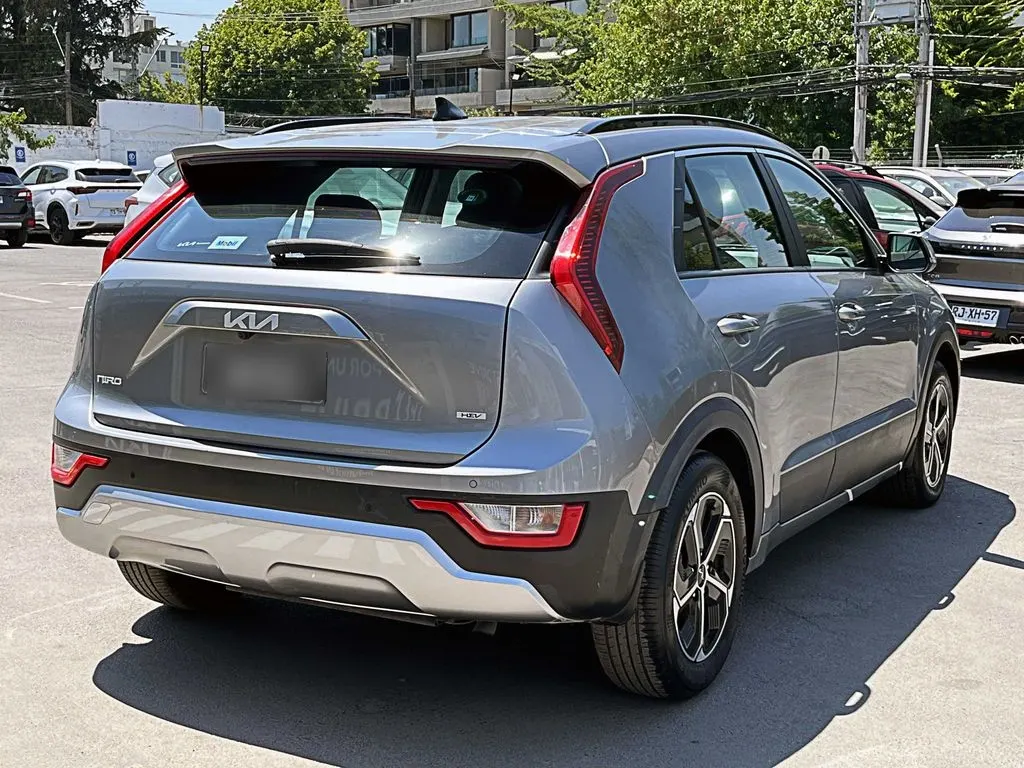 Kia Niro 1.6l Gdi Lx Hev At 5p año 2024