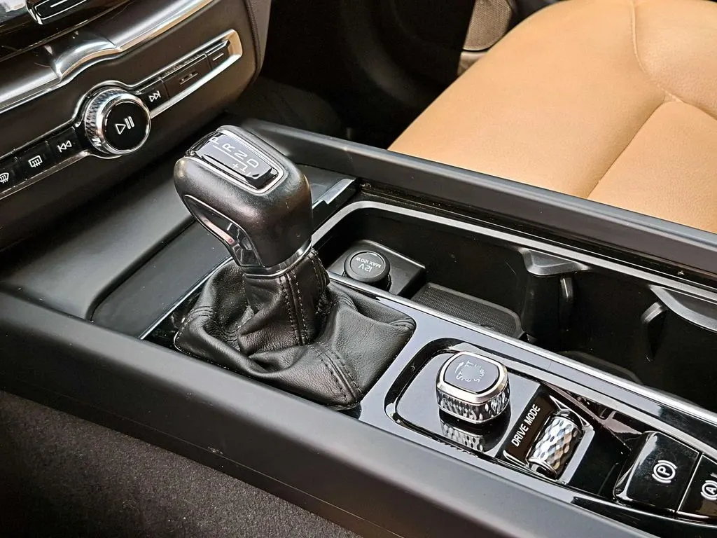 Volvo Xc60 2.0 T5 4x4 At 5p año 2021
