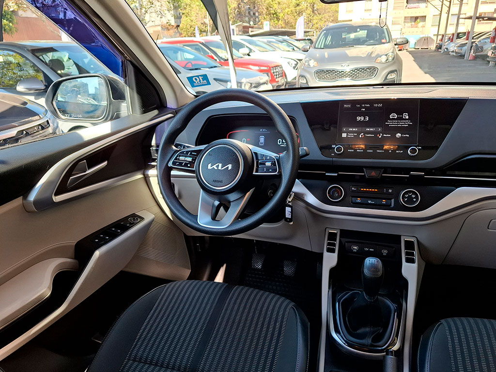 Kia Carens 1.5l Lx año 2024