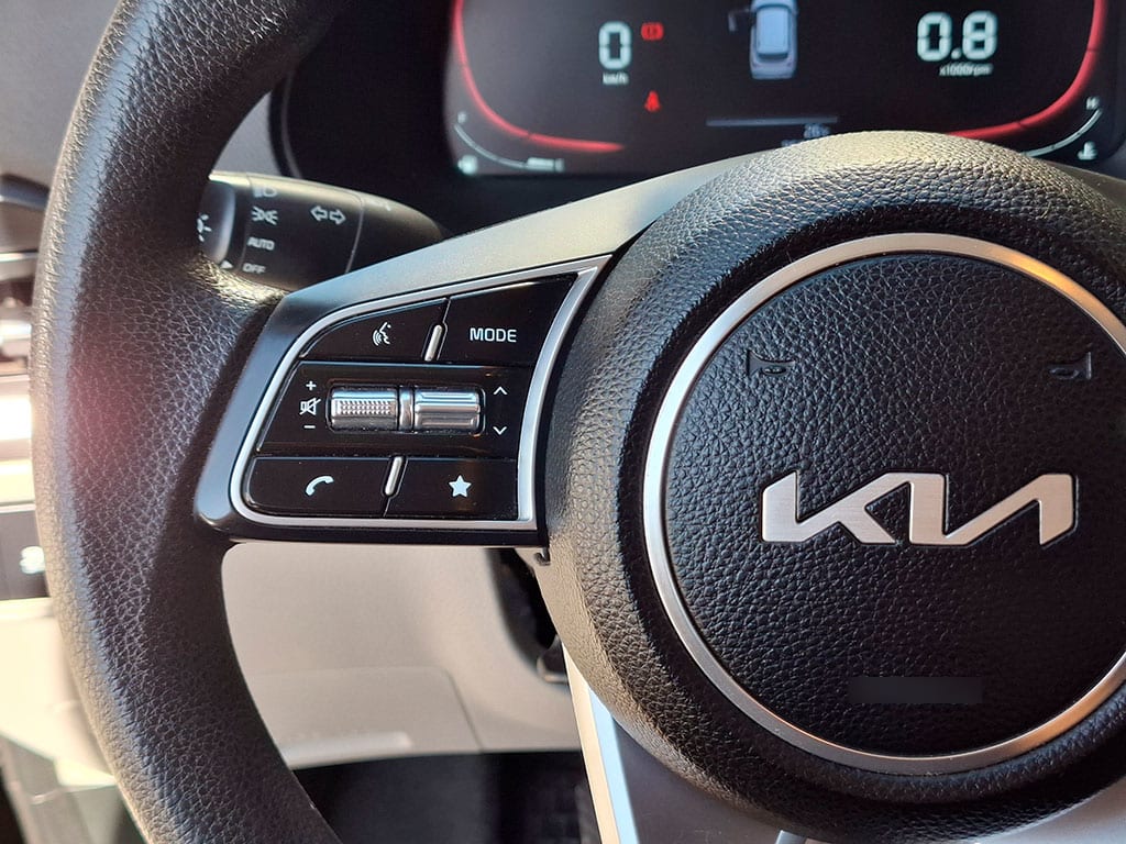 Kia Carens 1.5l Lx año 2024