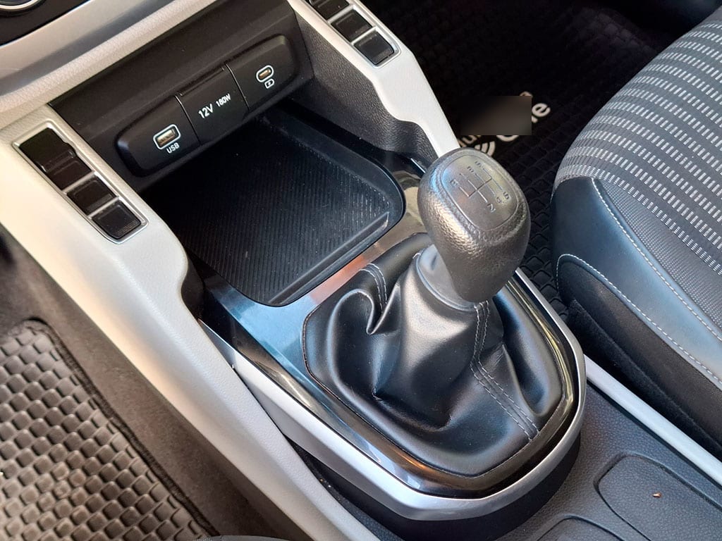 Kia Carens 1.5l Lx año 2024