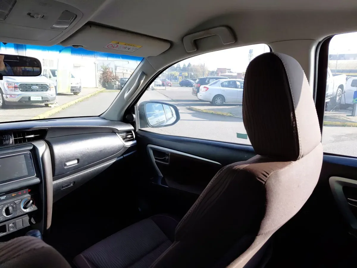 Toyota Fortunner 2.7 Sr5 4x2 At 5p año 2019