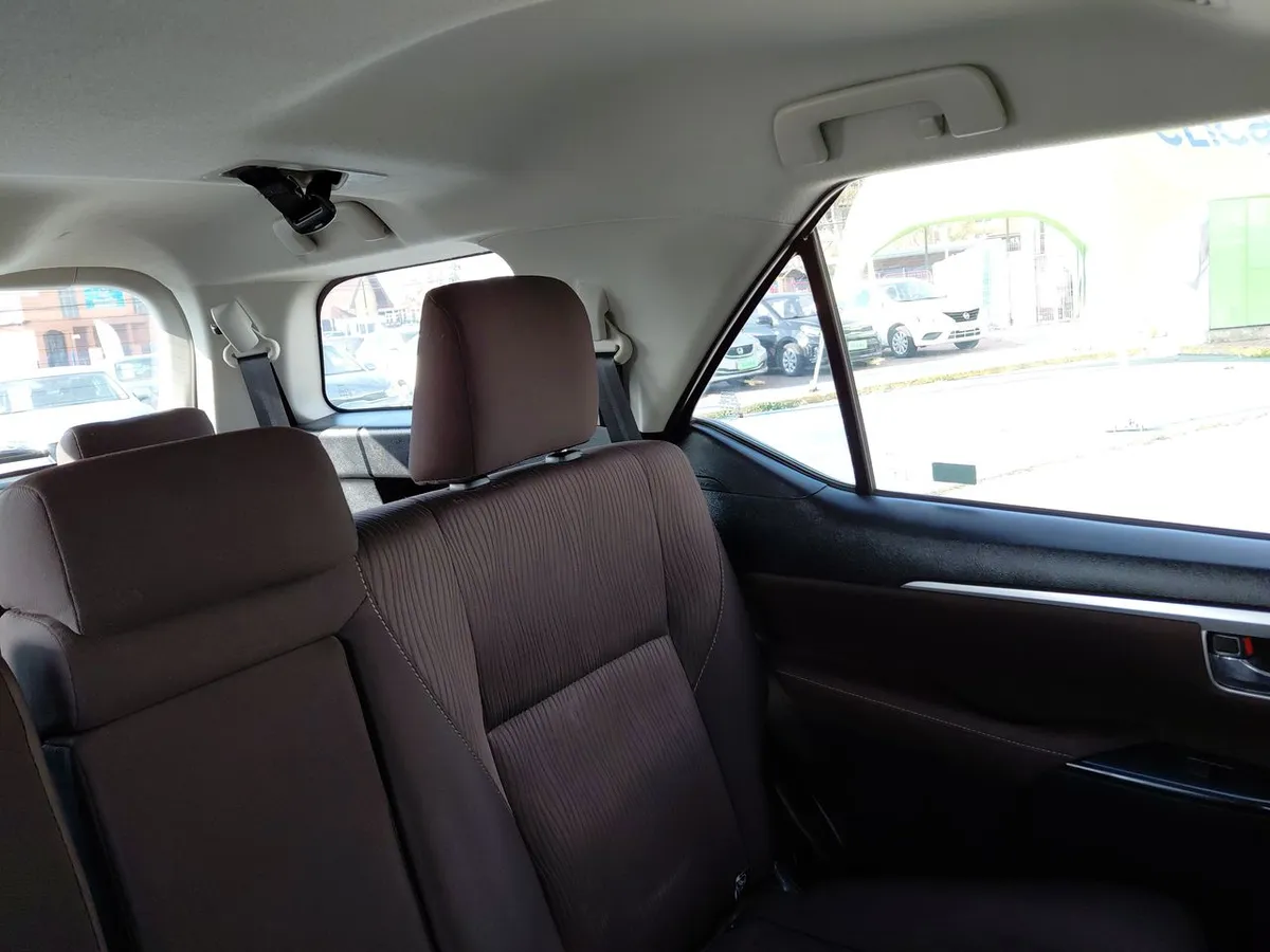 Toyota Fortunner 2.7 Sr5 4x2 At 5p año 2019