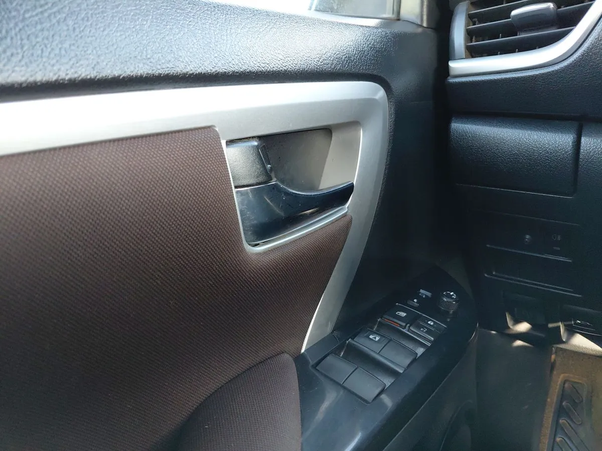 Toyota Fortunner 2.7 Sr5 4x2 At 5p año 2019