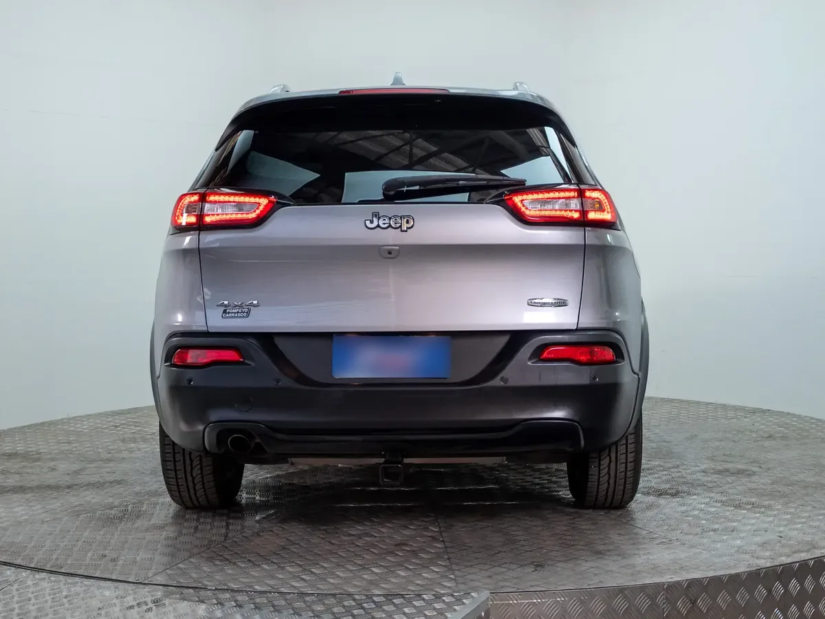 Jeep Cherokee Cherokee Longitud At 4x4 año 2018