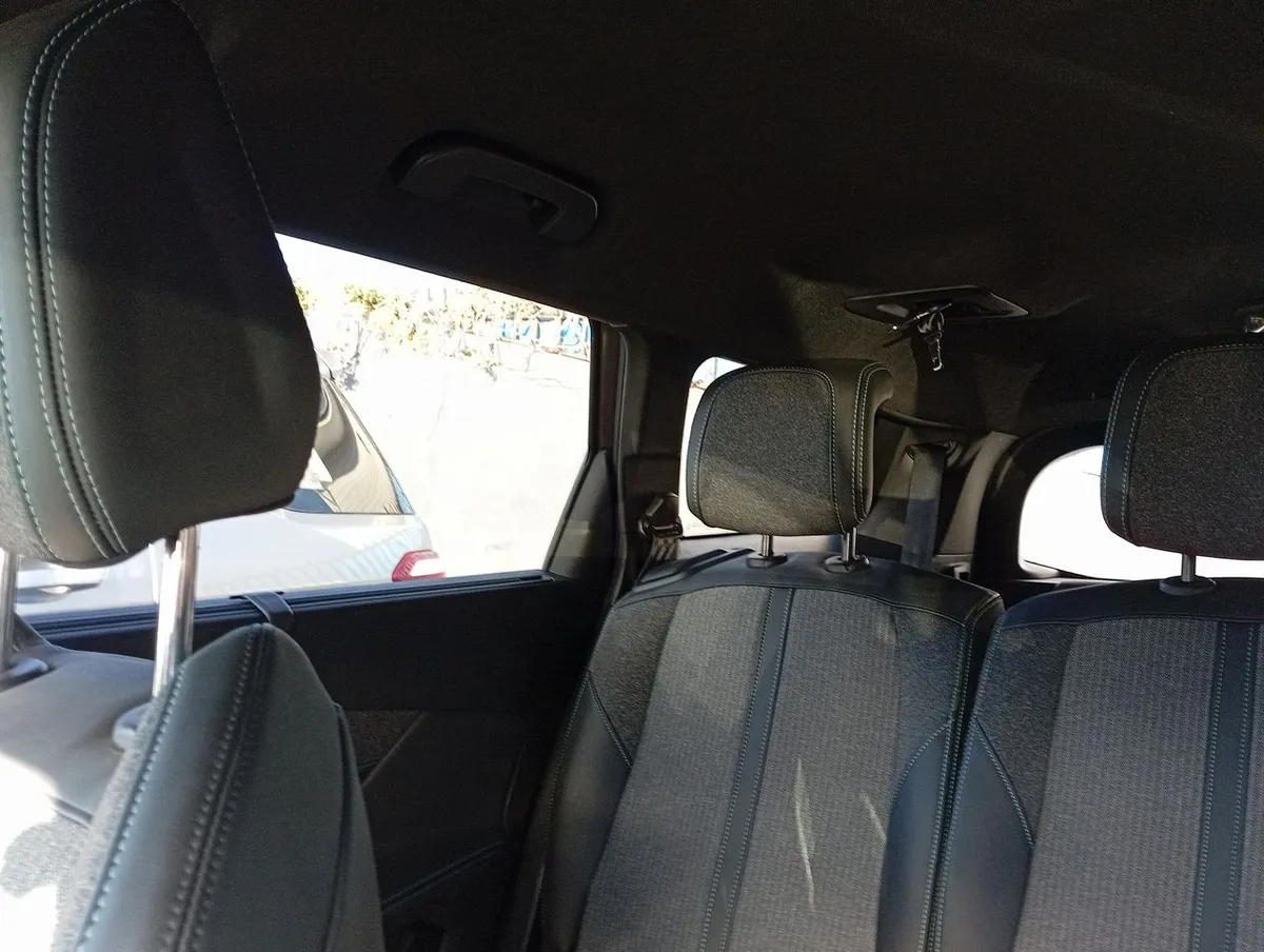 Peugeot 5008 1.5 Allure Pack Bluehdi 130 4x2 Eat8 5p año 2024