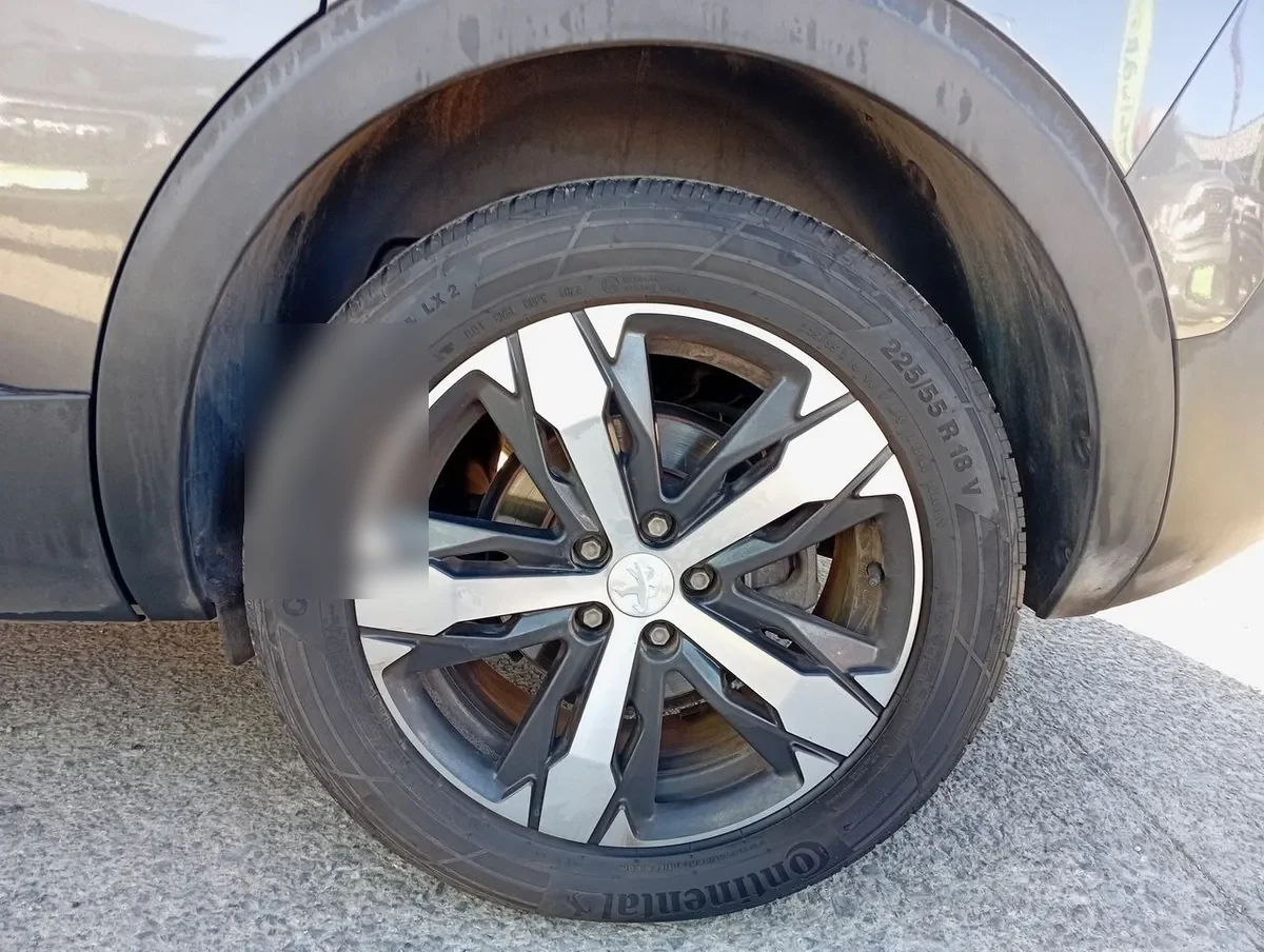 Peugeot 5008 1.5 Allure Pack Bluehdi 130 4x2 Eat8 5p año 2024