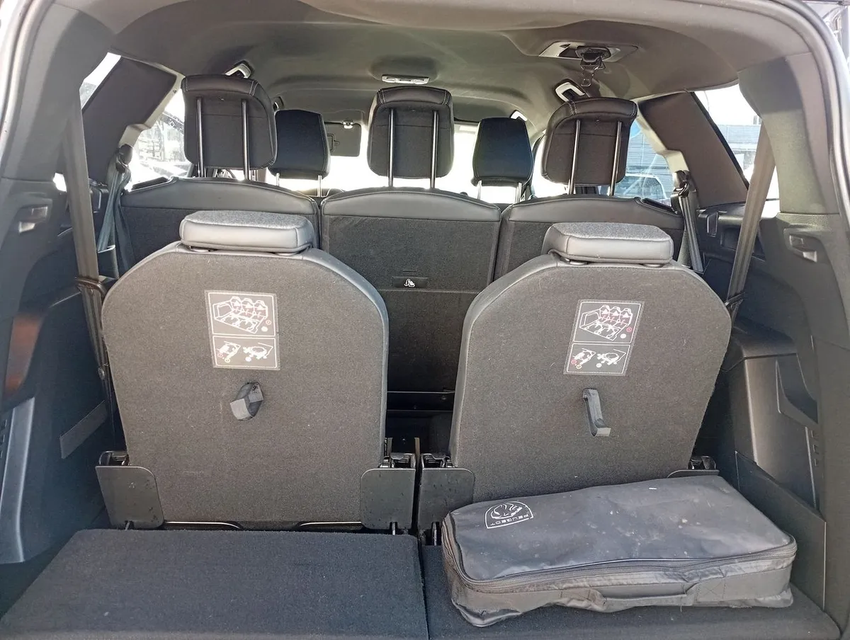 Peugeot 5008 1.5 Allure Pack Bluehdi 130 4x2 Eat8 5p año 2024