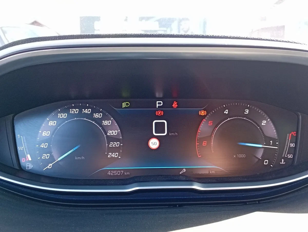 Peugeot 5008 1.5 Allure Pack Bluehdi 130 4x2 Eat8 5p año 2024