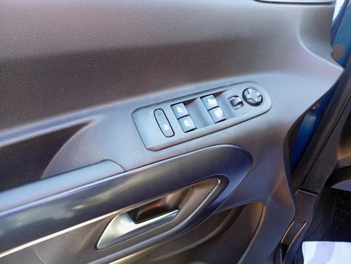 Peugeot Rifter 1.5 Allure Bluehdi Diesel 4x2 130hp Eat8 5p año 2021
