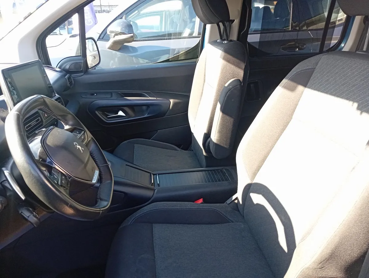Peugeot Rifter 1.5 Allure Bluehdi Diesel 4x2 130hp Eat8 5p año 2021