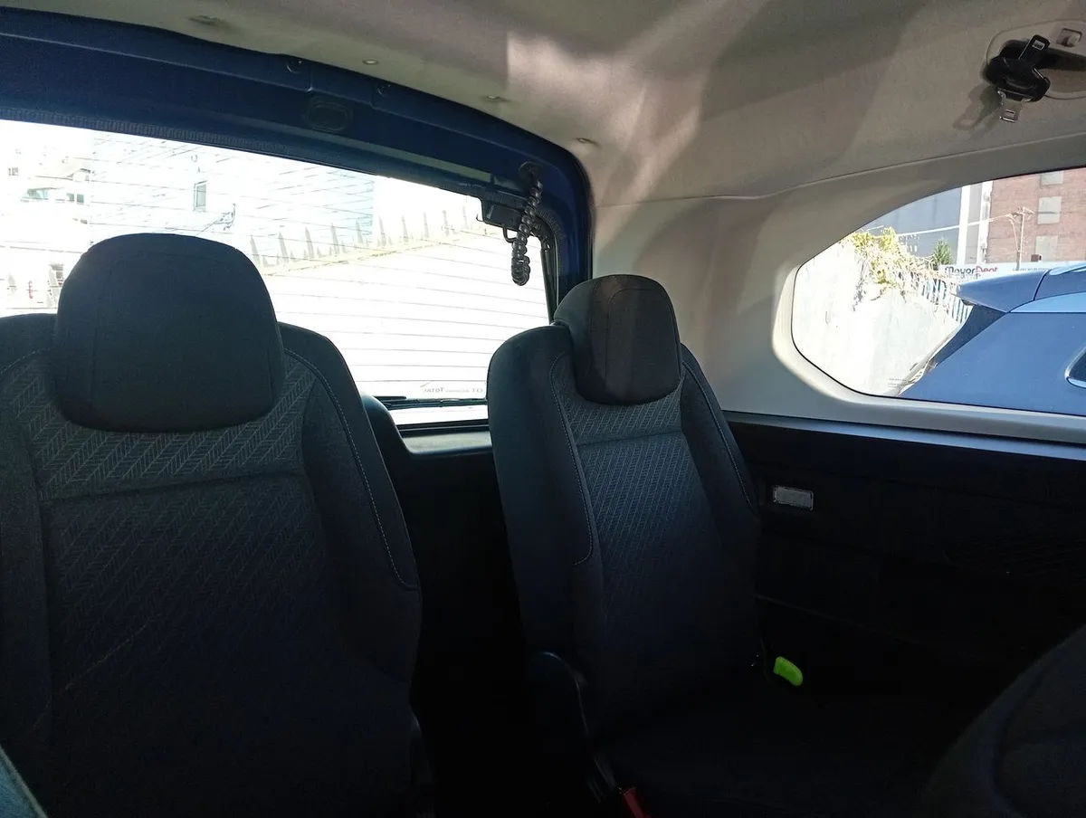 Peugeot Rifter 1.5 Allure Bluehdi Diesel 4x2 130hp Eat8 5p año 2021