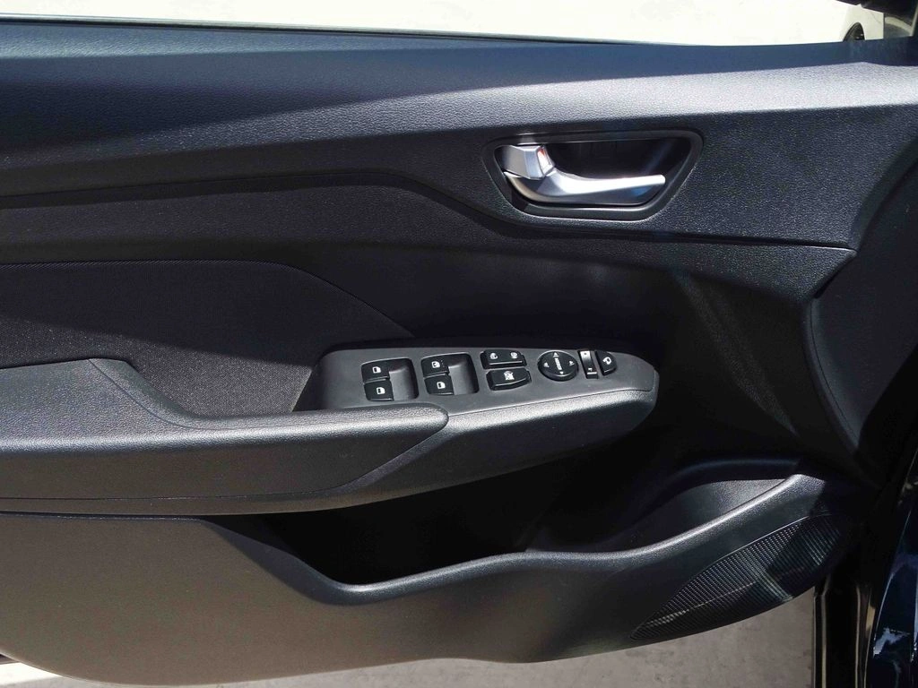 Hyundai Accent 1.6 año 2023