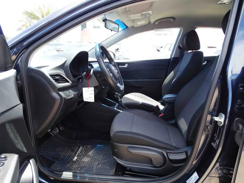 Hyundai Accent 1.6 año 2023