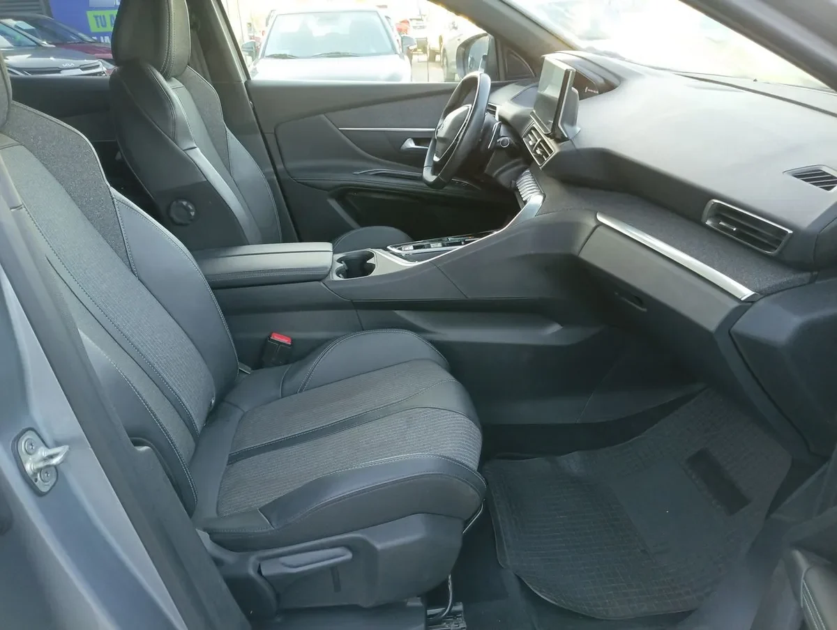 Peugeot 3008 1.5 Allure Pack Bluehdi 130 4x2 Eat8 5p año 2024